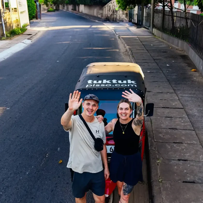 couple-travel with tuk tuk